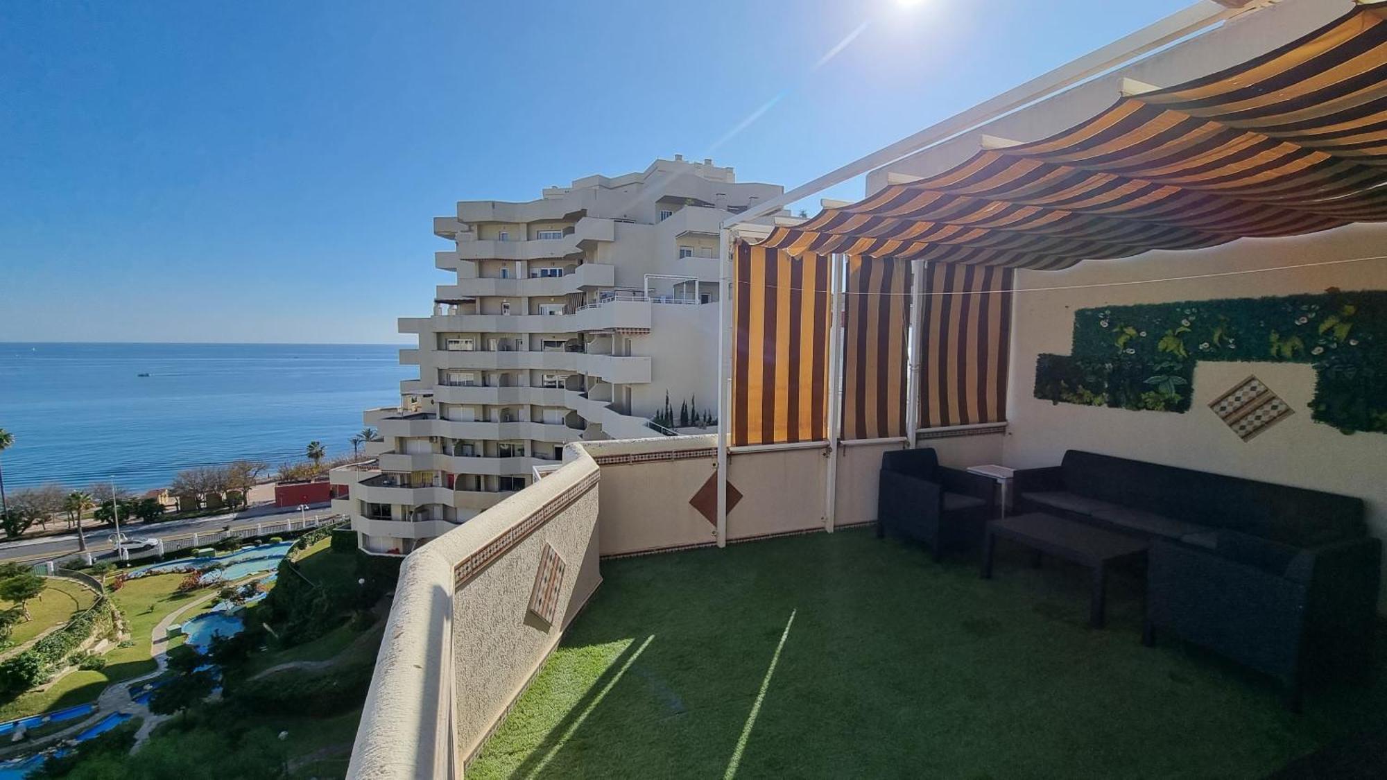 Benalbeach. Espectacular Terraza, Vistas Al Mar. ベナルマデナ エクステリア 写真